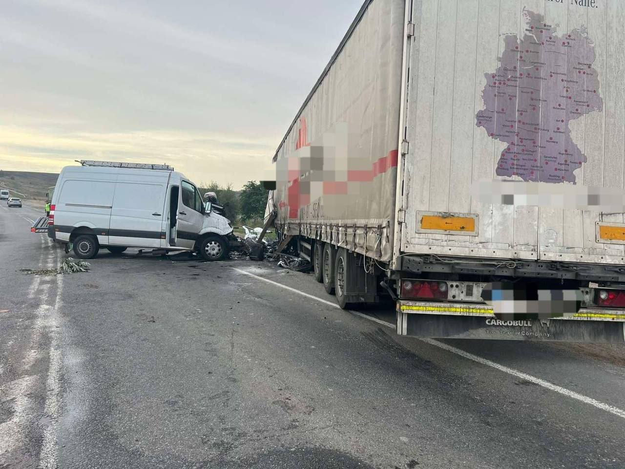 У села Реча Mercedes выехал на встречную полосу: водитель погиб.