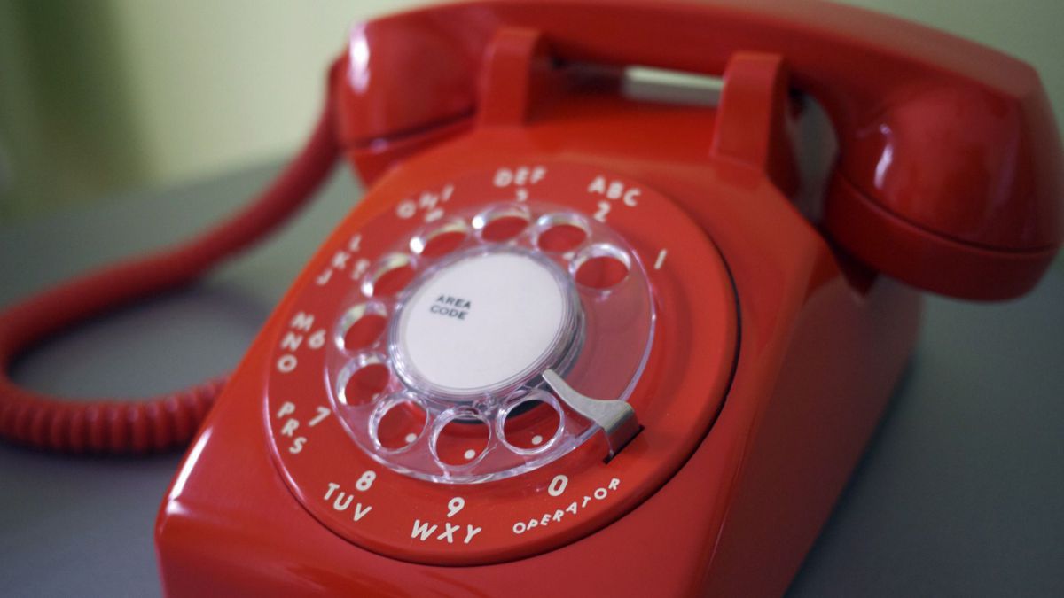 În era internetului, moldovenii vorbesc mai puțin la telefonul fix