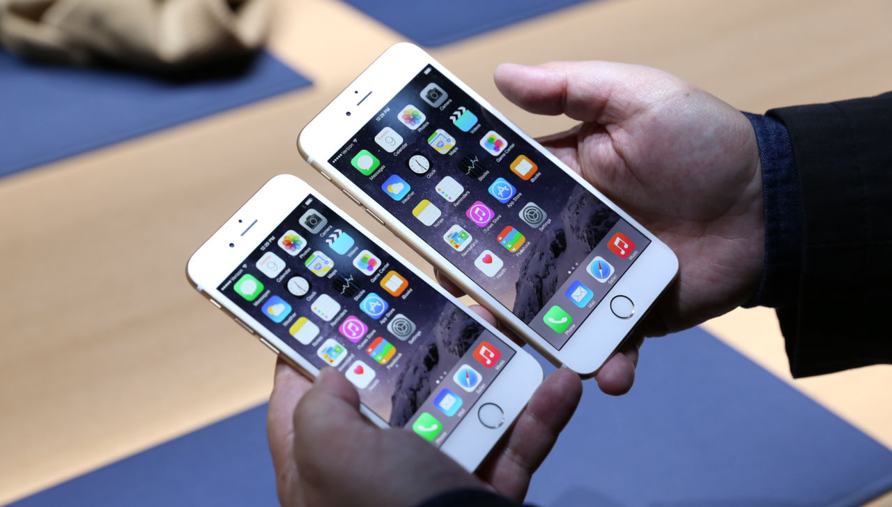 Apple отзывает партию iPhone 6 Plus из-за брака.