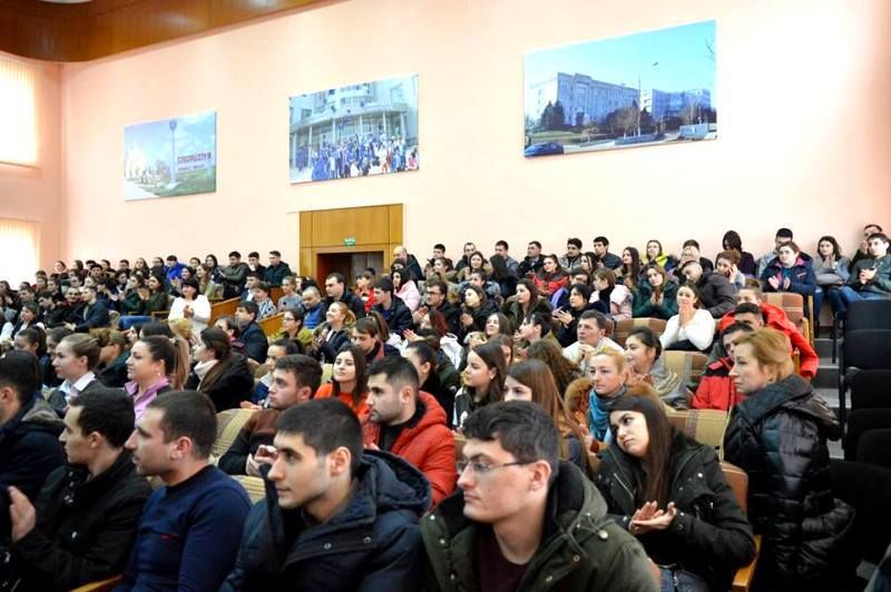 В Гагаузии студенты получили стипендии имени Степана Топал.