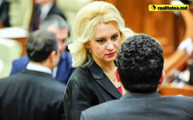 De asemenea, aceasta a vorbit şi despre scopurile pe care ar trebui să le realizeze deputaţii, precum şi despre obiectivele fracţiunii comuniştilor.