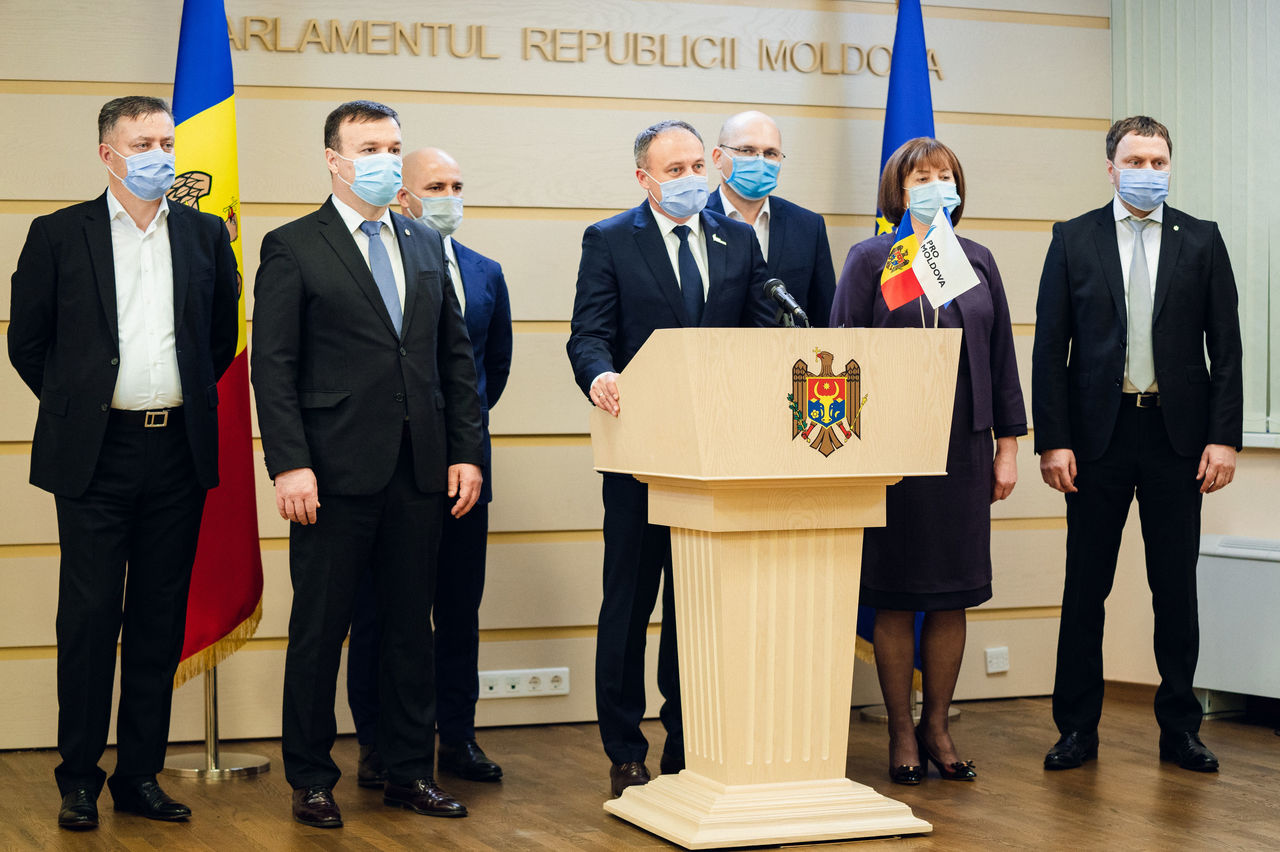 Pro Moldova считает незаконным появление в парламенте платформы Pentru Moldova.