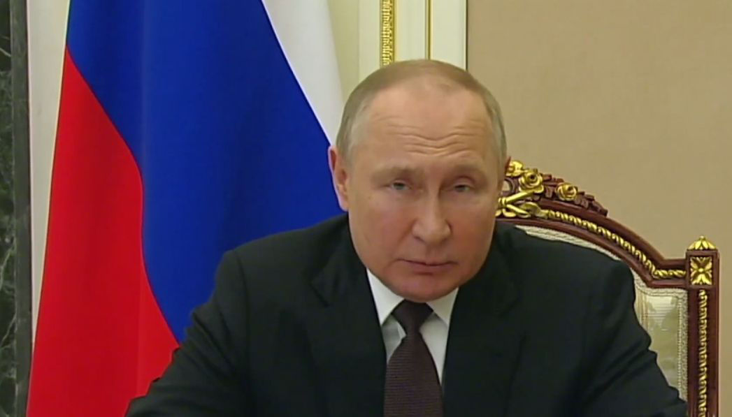 Путин: Россия успешно справляется с санкциями, рубль укрепляется.