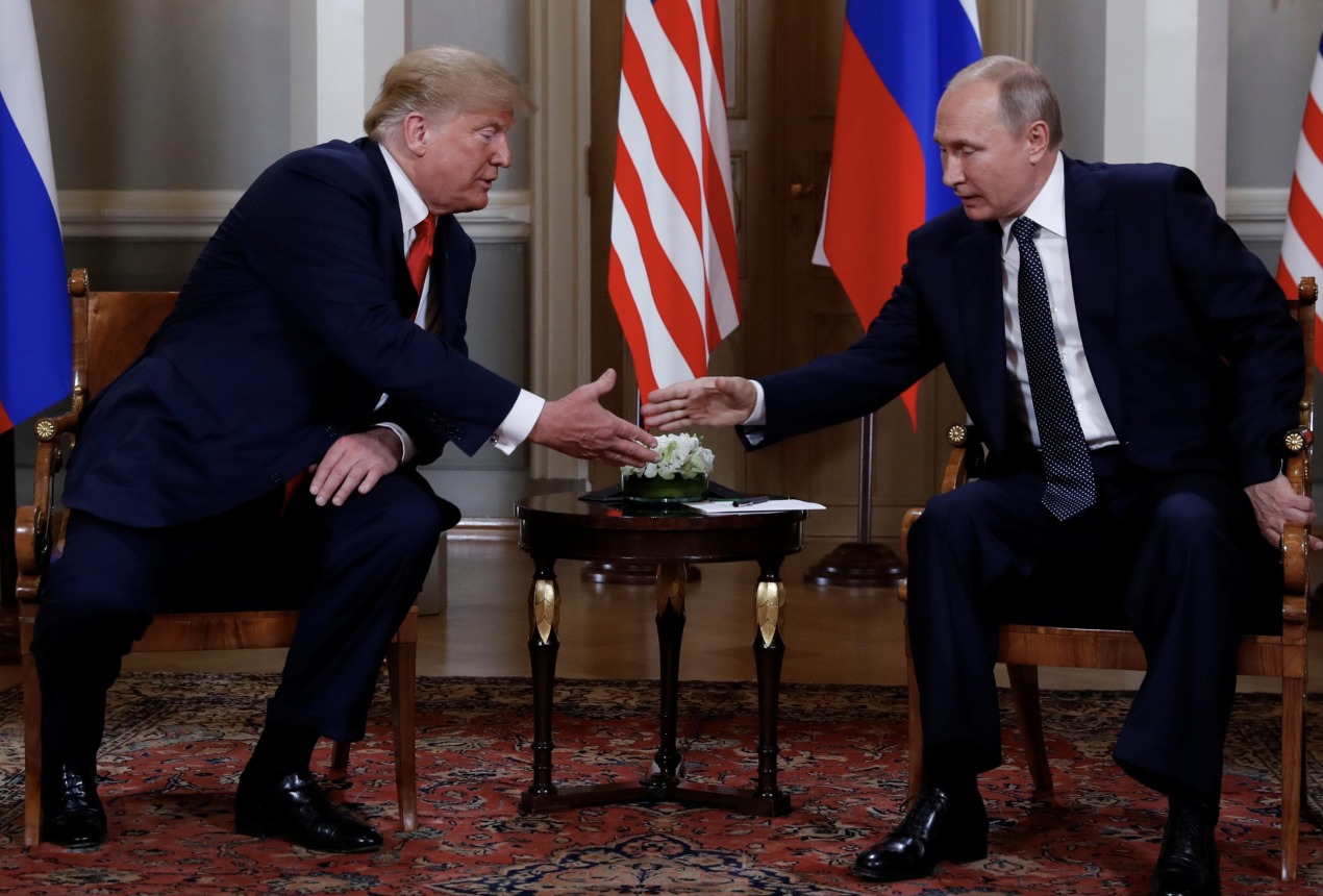 Трампа заподозрили в попытке подать тайный знак Путину.