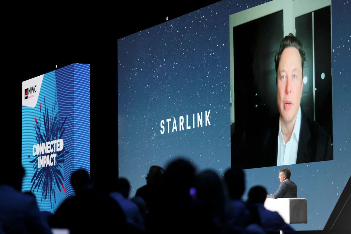 SpaceX a lansat un lot de 20 de sateliți Starlink.