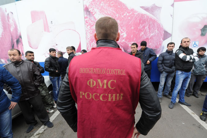 В декабре 2012 года Россия уже обязала всех приезжающих сдавать экзамен по русскому языку, но мигранты чаще всего игнорируют это требование.