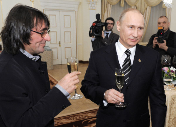 Путин пошутил и отхлебнул из бокала Башмета.
