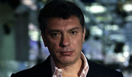 După asasinarea lui Nemţov au fost pronunţate zeci de versiuni asupra crimei, de la cele mai neverosimile până la unele foarte năstruşnice.