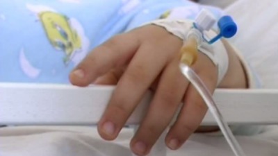 Девочку в бессознательном состоянии обнаружил отец, который и вызвал медиков.