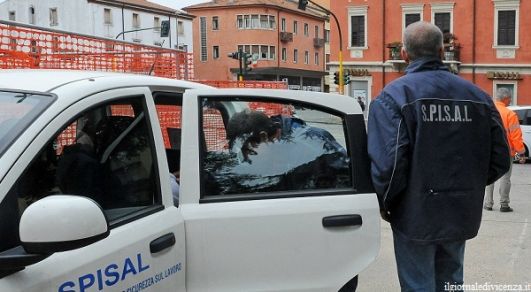 50-летний мужчина потерял равновесие во время выполнения работ на большой высоте.