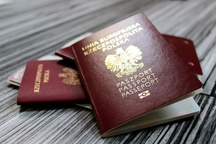 Польша отказалась от идеи разместить на страницах нового паспорта изображение львовской часовни-ротонды. 