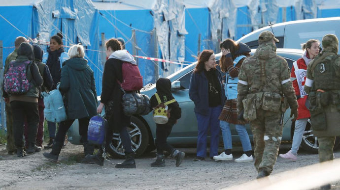 Reuters: 25 человек эвакуировали из "Азовстали".