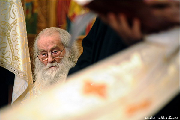 Sfântul Vasile este considerat păzitor de duhuri rele şi unul dintre sfinţii care a făcut minunile cele mai mari. 