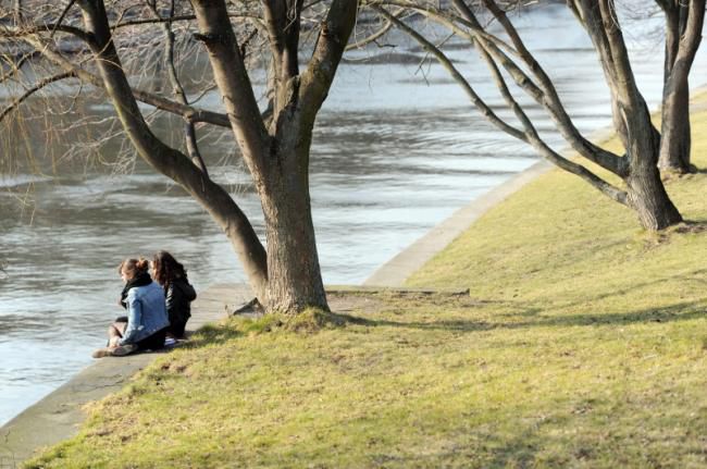 În următoarele zile vremea se menţine frumoasă şi caldă. Foto: jurnalul.ro