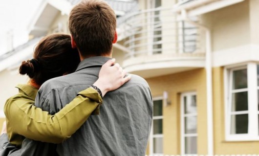 Faţă de anul 2001, numărul familiilor care locuiesc în casa proprie a crescut cu 13,8%.