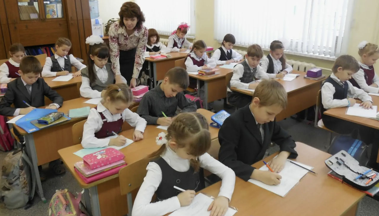 În școlile din Moldova se vor introduce din nou notele în clasa a IV-a.