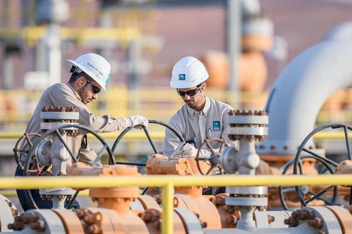 Bloomberg: Saudi Aramco повысила ноябрьские цены на нефть для США и снизила их для Европы.