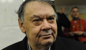 Suferind de o boală cardiacă şi contractând ulterior şi o pneumonie, cineastul a fost plasat în secţia de reanimare a spitalului.