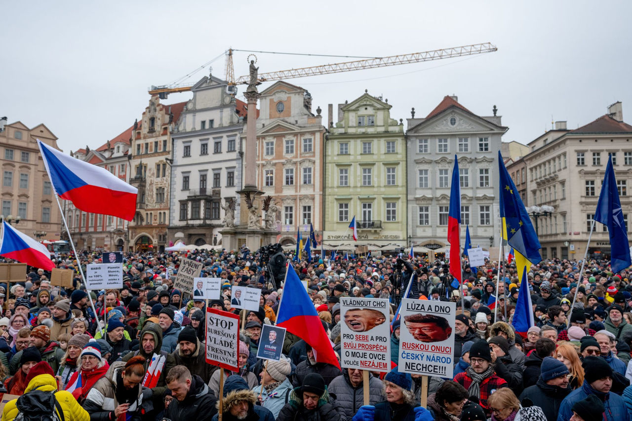 В Праге прошел многотысячный митинг в поддержку президента.