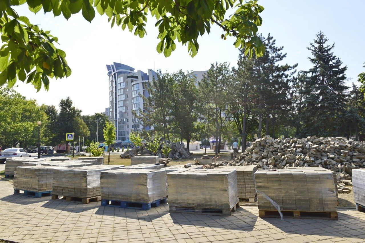 В парке афганцев на Рышкановке начался ремонт.