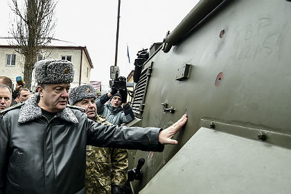 Первая партия списанных британских броневиков Saxon в Одессе. Фото: Reuters