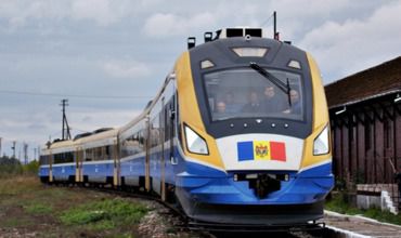 Забронировать или купить билет можно на официальном сайте „Железной Дороги Молдовы” – cfm.md. 