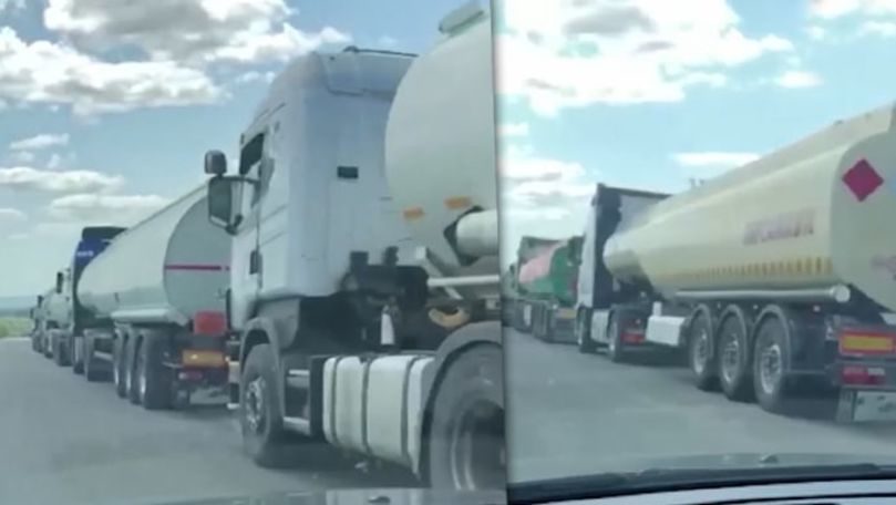 Десятки автоцистерн ждут загрузки топлива в Джурджулештах.