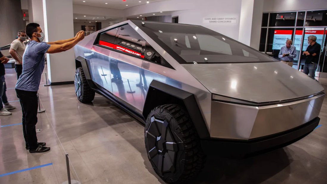 Electrek: Поставки Tesla Cybertruck были заморожены из-за проблемы с дворником.