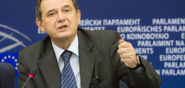 “Vom lansa numărătoarea inversă până la data de 28 aprilie când va intra în vigoare decizia UE de liberalizare a vizelor”, a declarat Filat.