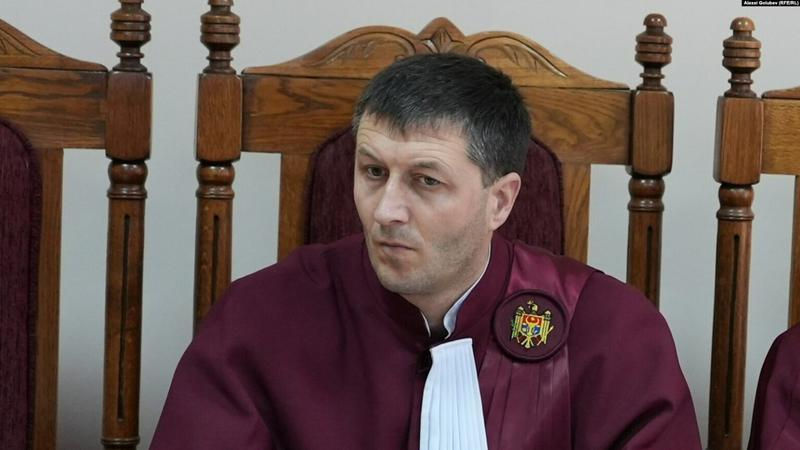 Un judecător de la CSJ scapă de sancțiuni după ce a fost prins că lucrează pământul armatei.