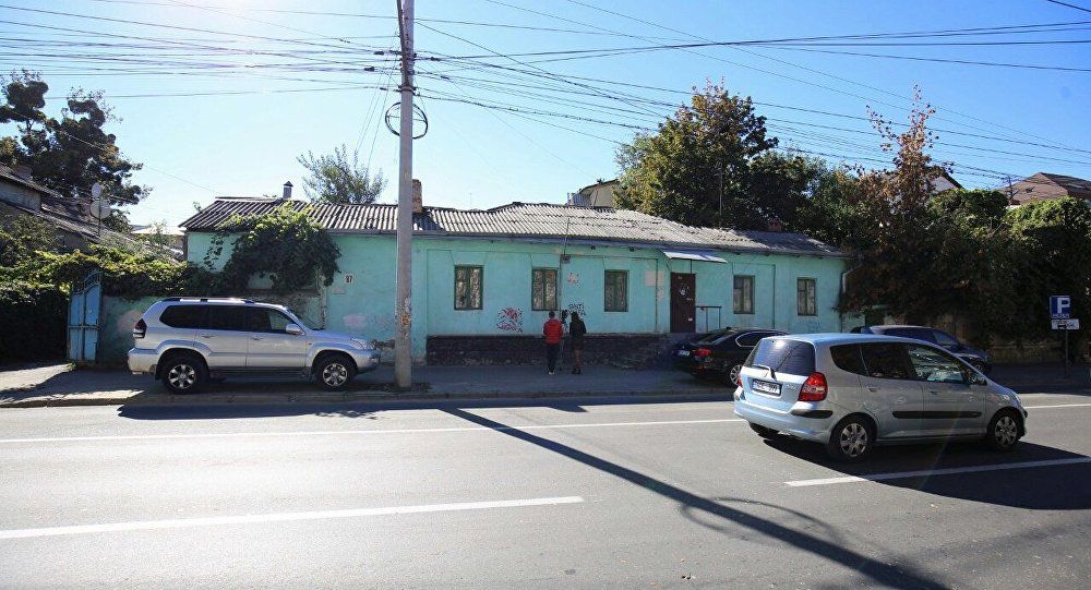 Firma condusă de liberalul Mihai Ghimpu vrea să distrugă o clădire istorică din centrul Chişinăului. Foto: Sputnik / MIROSLAV ROTARI