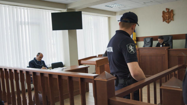Заключенного, покусавшего сотрудника тюрьмы, приговорили к трем годам заключения.