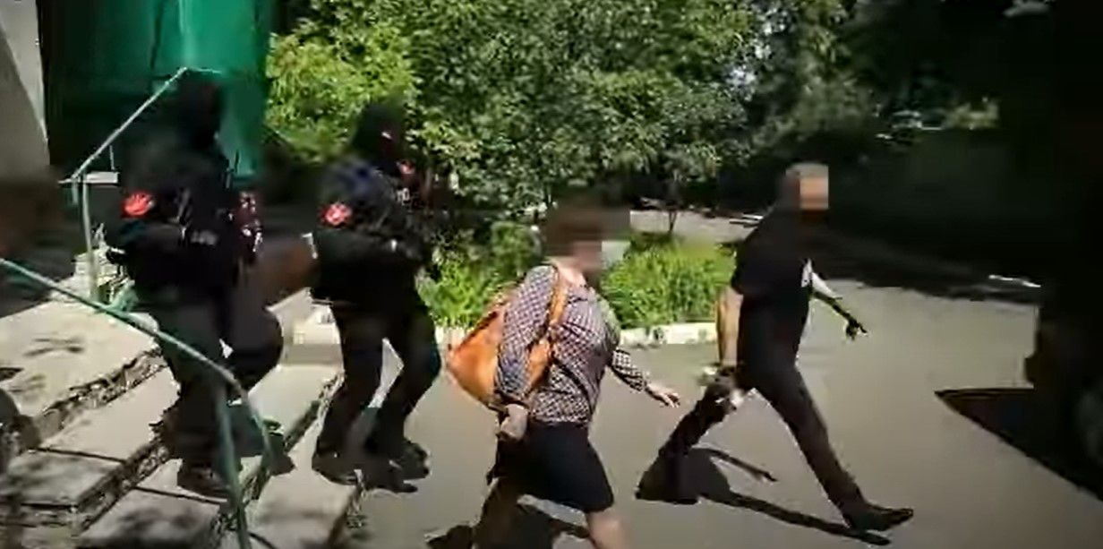 Директор Наццентра переливания крови свободна от судебного контроля.