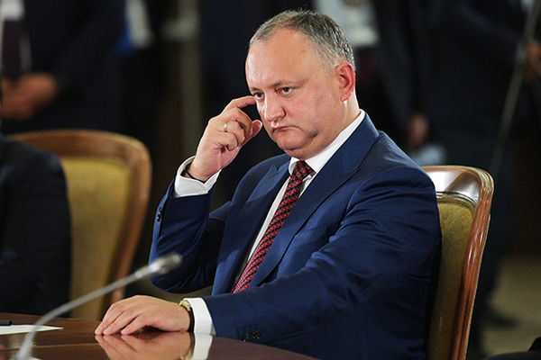 Додон предлагает, чтобы каждый депутат принес присягу в парламенте.