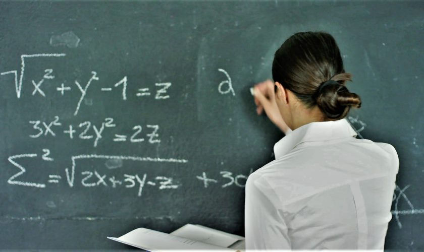Profesorii nu vor mai confirma periodic gradele didactice din 1 septembrie 2026.