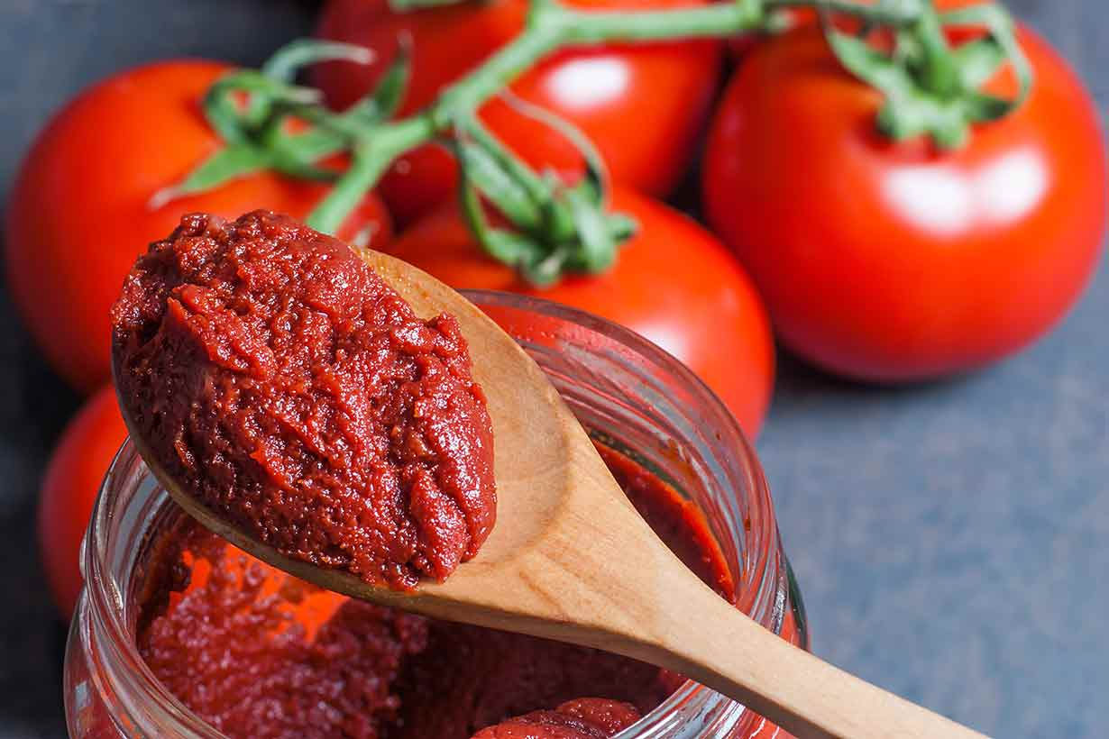 Italia a confiscat 42 de tone de pastă de tomate contrafăcută.