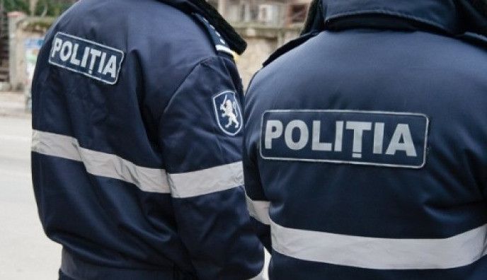 Более 4000 полицейских будут следить за общественным порядком в зимние праздники.