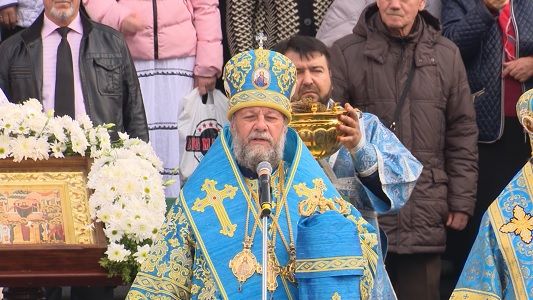 Сотни кишиневцев в День города приняли участие в праздничной литургии .