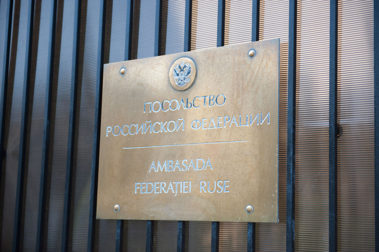Trei diplomați ruși, declarați persona non-grata în Moldova