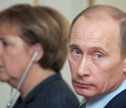 Secretarul general al NATO, Anders Fogh Rasmussen, acuza ca ca Moscova lucreaza in secret cu ecologisti .