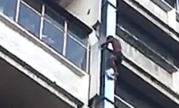 В Кишиневе сняли на видео полуголого "человека-паука".