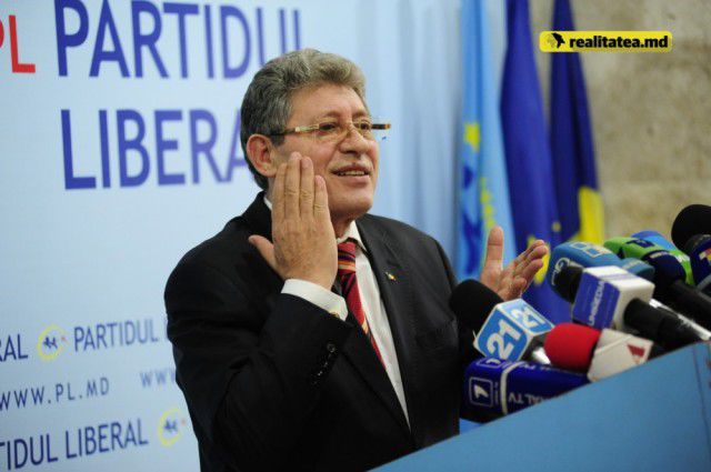 Mihai Ghimpu nu e adeptul sărbătoririi dragostei doar într-o anumită zi. Politicianul susține că, pentru el, mereu e Ziua îndrăgostiților.