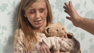 În ultima perioadă, se înregistrează tot mai multe cazuri de violență față de copii.