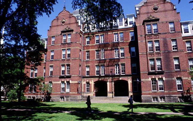 Harvard, acuzată de discriminare rasială la admitere.