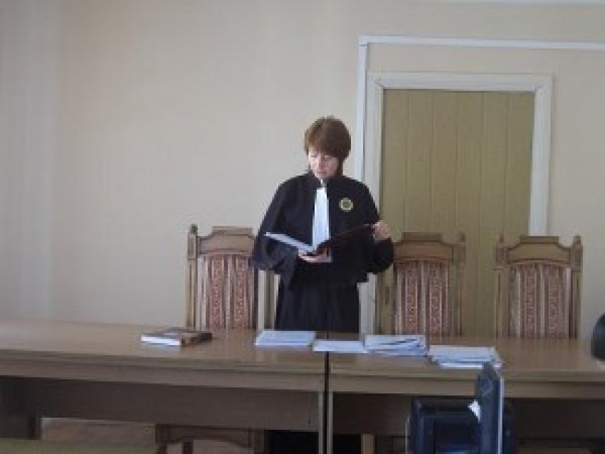 Preşedintele PNL, Vitalia Pavlicenco a renunţat la această pretenţie din cererea de chemare în judecată. I