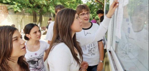 Elevii care au susținut anul acesta examenele de bacalaureat îşi vor afla astăzi notele. Foto: specialarad.ro