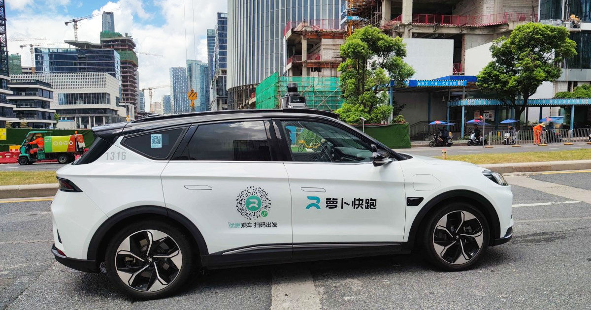Uber și Baidu vor lansa mii de taxiuri fără pilot în afara SUA și Chinei.