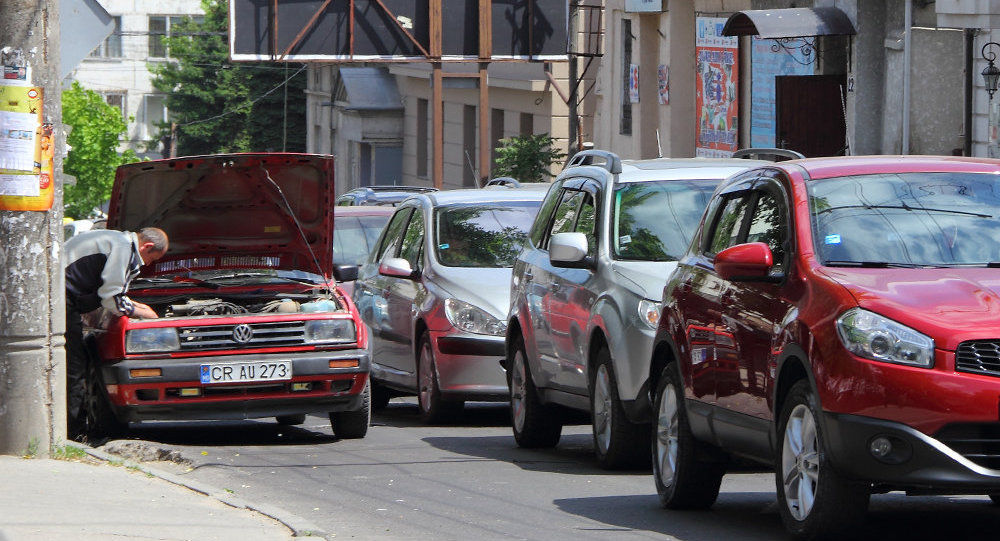 В мире сейчас все большим спросом пользуются экологические автомобили – гибридные.
