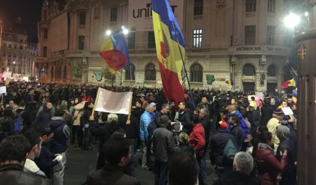 Протесты прошли во многих городах страны.