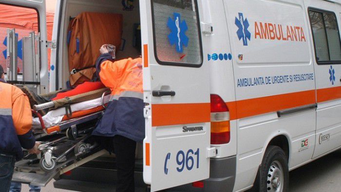Un bărbat a murit în timp ce instala un panou publicitar. Foto: unimedia.info